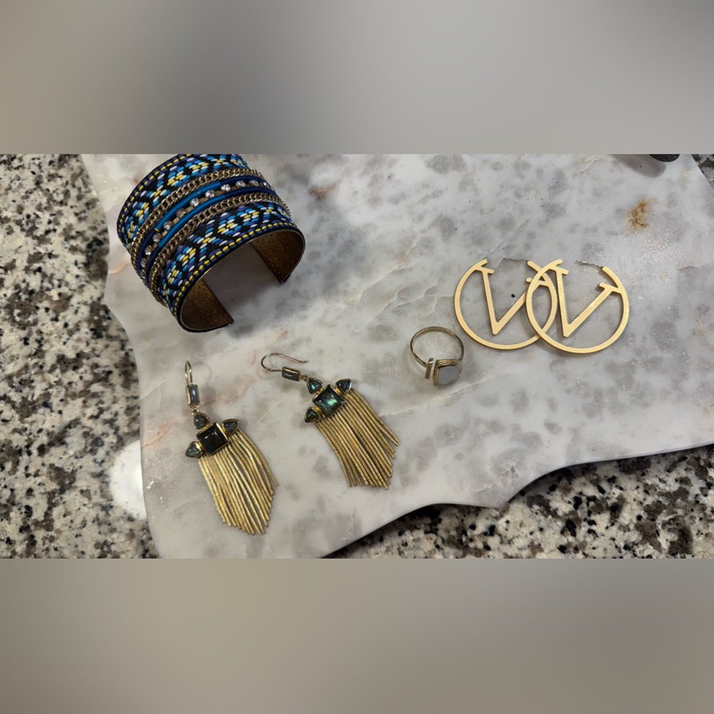 4 piece lot of jewelry includes Blue and Gold Beaded Cuff bracelet